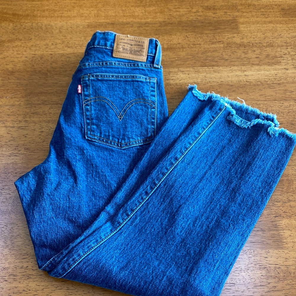 NWOT Levi’s Wedgie fit size 28